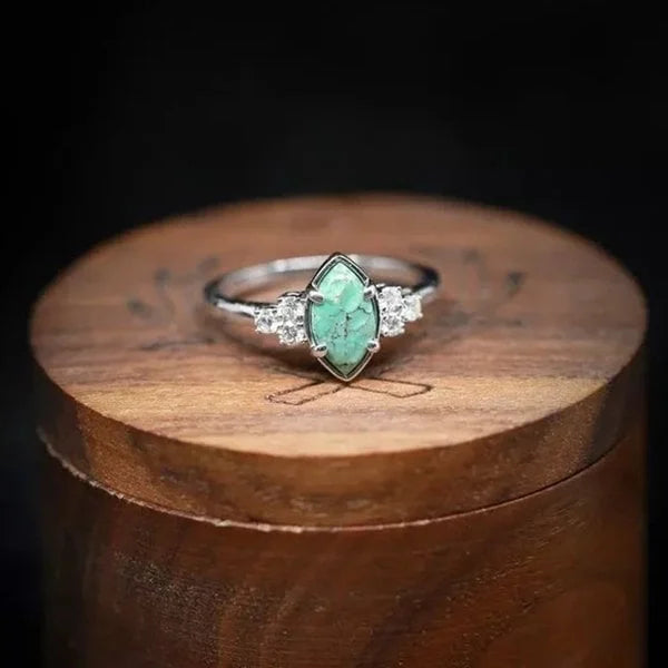 Natural Ring in Turquoise and Diamond