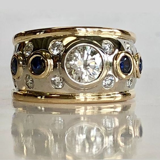 Vintage Gold Ring Inlaid with Zirconia