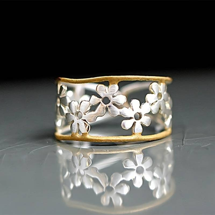 Irregular Daisy Pattern Ring